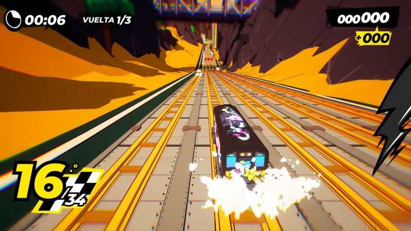 Gameplay de carrera y velocidad en Denshattack! Captura de pantalla de jugabilidad en tercera persona mostrando un tren decorado derrapando sobre múltiples vías paralelas en un cañón de color amarillo y naranja durante una carrera.