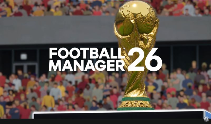 Football Manager 26 – Integración de la Copa Mundial 2026 Un trofeo dorado se muestra en primer plano sobre un fondo deportivo desenfocado.
