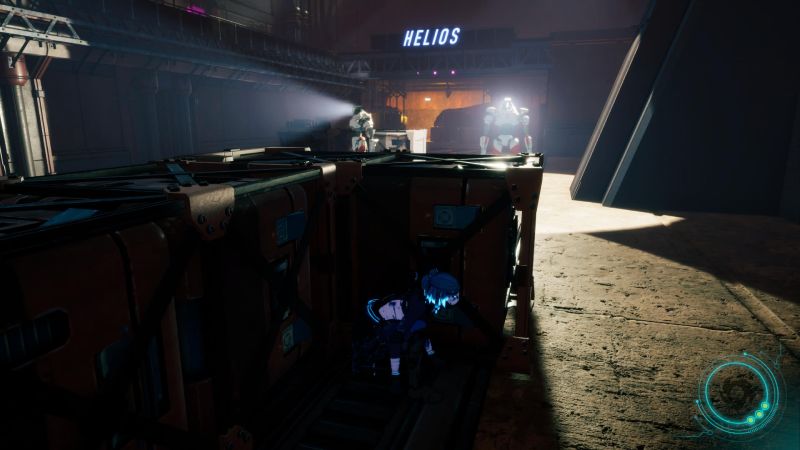 Ereban — Infiltración en zona Helios Personaje oculto tras cajas metálicas en instalación vigilada por guardias.