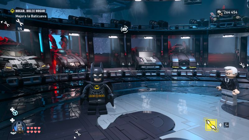 LEGO Batman — La Baticueva Batman y Alfred en la Baticueva rodeados de Batimóviles.