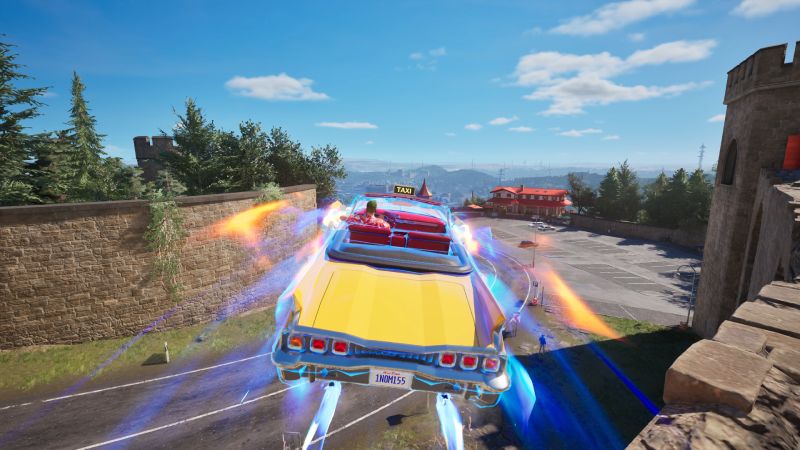 El taxi amarillo volando por los aires con estelas luminosas y fuego saliendo de sus ruedas cerca de las murallas de un castillo.