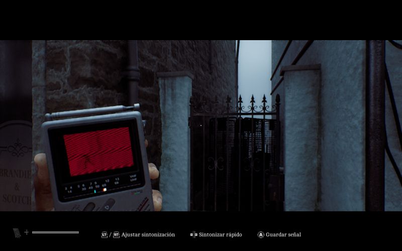 El CRTV permite ajustar frecuencias para resolver acertijos y detectar la presencia de criaturas cercanas.