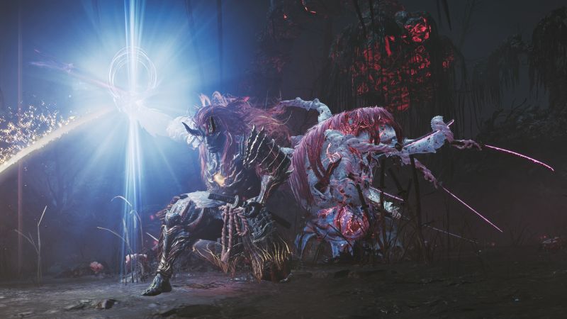 Onimusha Way of the Sword Miyamoto Musashi Capcom Captura de pantalla de Onimusha: Way of the Sword mostrando a Miyamoto Musashi con armadura y cuernos en una pose de combate mientras despliega un resplandor de energía azul frente a un enemigo demoníaco.
