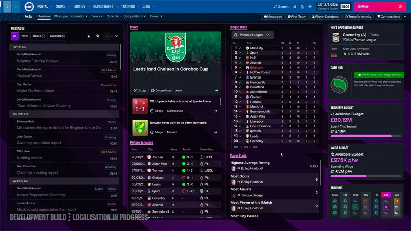 Nuevos menús y navegación en Football Manager 27 Captura de pantalla de la interfaz de usuario de Football Manager 27 en el menú Portal. Se observa la barra superior con las pestañas de Portal, Plantilla, Tácticas, Contratación, Entrenamiento y Club, junto con paneles oscuros con detalles en azul y violeta que muestran la tabla de posiciones de la Premier League, mensajes del equipo, estadísticas de jugadores y presupuestos de transferencias del Brighton.