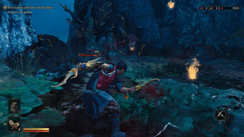 Captura de pantalla del gameplay de Onimusha: Way of the Sword en la que Musashi combate contra una criatura de pesadilla utilizando dos armas cortas en una zona rocosa y húmeda.