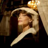 Angelina Jolie deslumbra como Maria Callas en la nueva película de Pablo Larraín