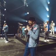 Juan Luis Guerra conquista al Palacio de los Deportes