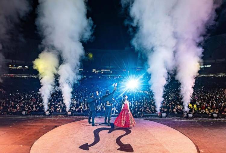 Pepe Aguilar y sus hijos triunfan en el Carnaval de Mazatlán 2025