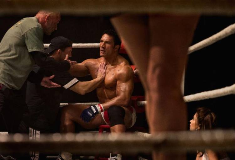 Dwayne Johnson se transforma en Mark Kerr en The Smashing Machine