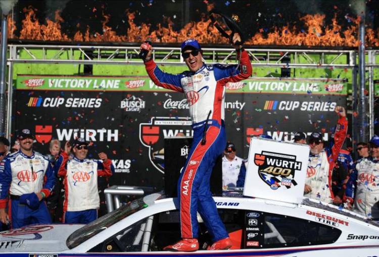 Logano gana en Texas con remontada espectacular; Suárez entra al Top 10
