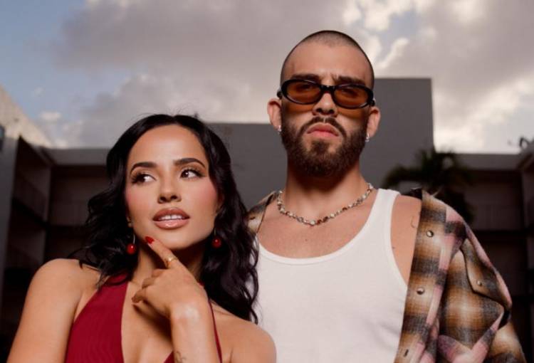 BECKY G lanza “QUE HACES” junto a Manuel Turizo