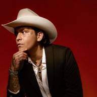 Christian Nodal lanza su nuevo álbum ¿QUIÉN + COMO YO?