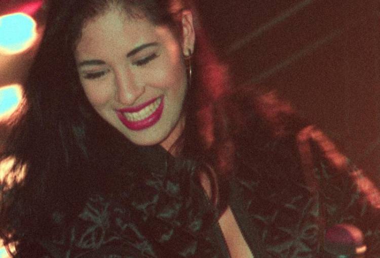 Reseña: “Selena y los Dinos”
