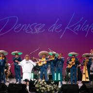 Denisse de Kalafe celebra a las mamás con concierto íntimo