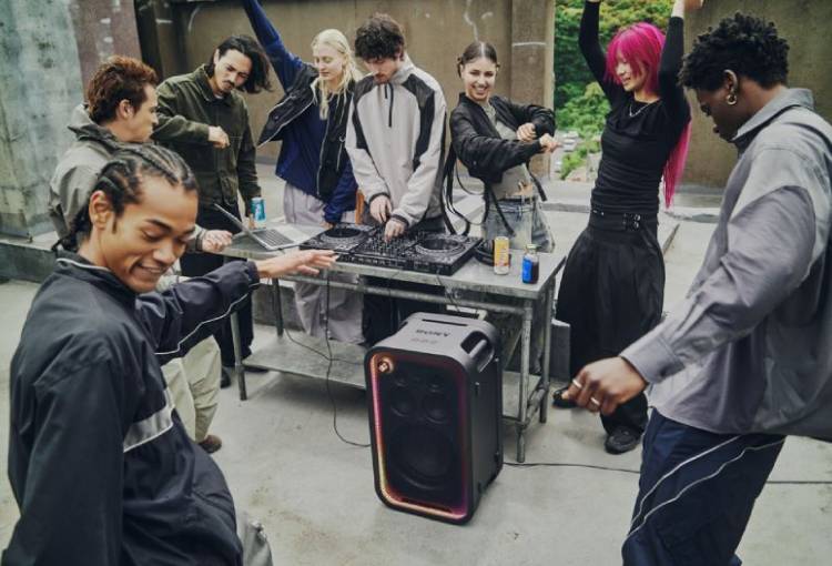 Lanza las bocinas ULT TOWER MAX con sonido 360°, modos de graves ULT y funciones para DJ